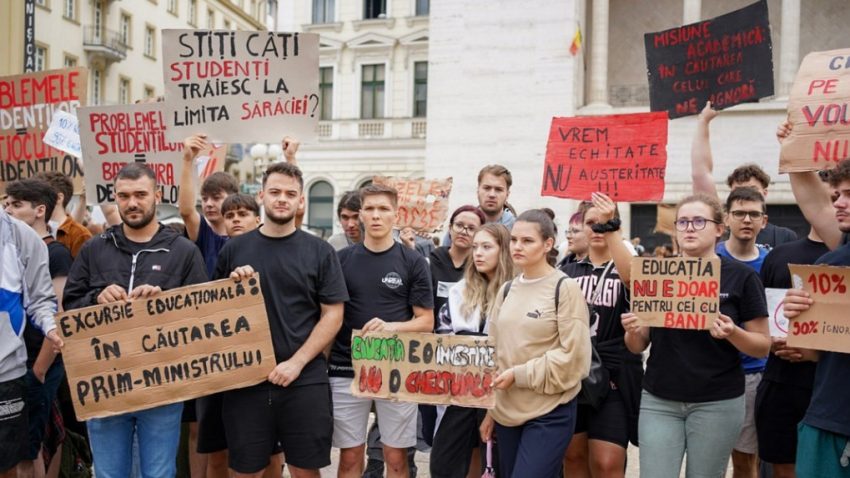 Anul universitar începe cu festivități de deschidere și proteste ale studenților