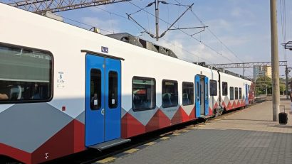 Transport gratuit cu trenul pentru elevi în anul școlar 2025-2026