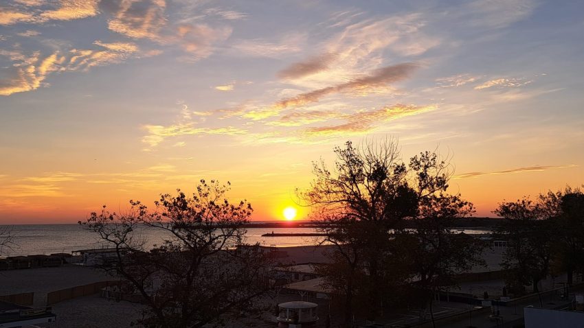 Vreme caldă și frumoasă, în Dobrogea și pe litoral. De mâine, revin ploile și se răcorește