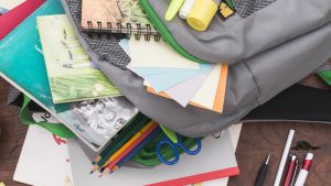 InfoCons: Aproape 70% dintre rechizitele pentru copii verificate sunt nocive