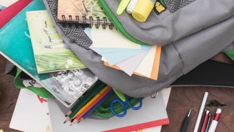 InfoCons: Aproape 70% dintre rechizitele pentru copii verificate sunt nocive