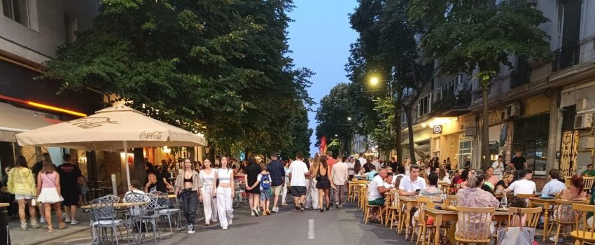 Și în acest weekend bulevardul Tomis devine pietonal pe tronsonul cuprins între bulevardul Mamaia și bulevardul Ferdinand.