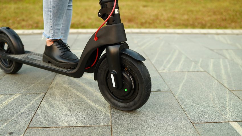 Lege promulgată: Polița RCA devine obligatorie pentru trotinetele și bicicletele electrice
