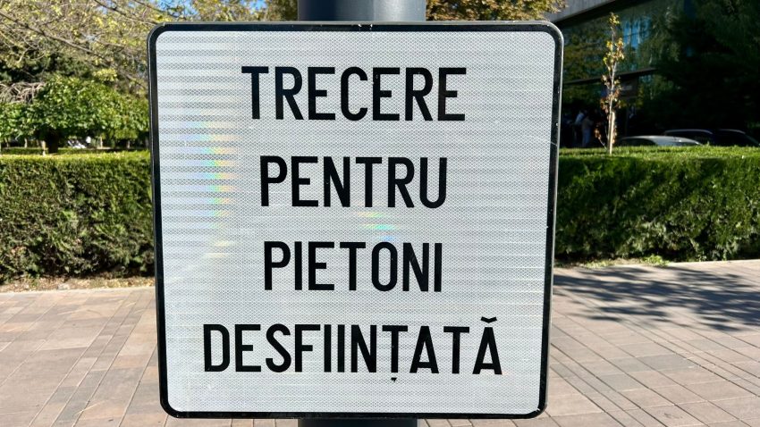 CONSTANȚA: Se desființează trecerea de pietoni de pe strada Mircea cel Bătrân, din dreptul Universității Maritime