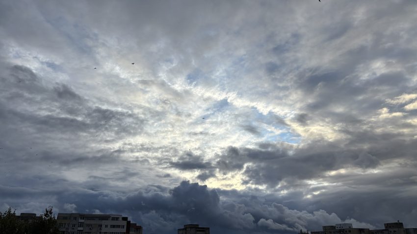 nori, vreme inchisa, instabila