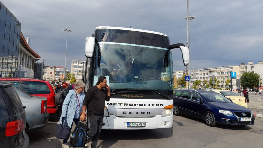 Trenurile de pe ruta Constanța – Mangalia sunt înlocuite cu autocare. Ce spun călătorii?