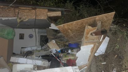 TULCEA: Mal de pământ prăbușit peste o locuință în orașul Măcin. O persoană a fost surprinsă în interior