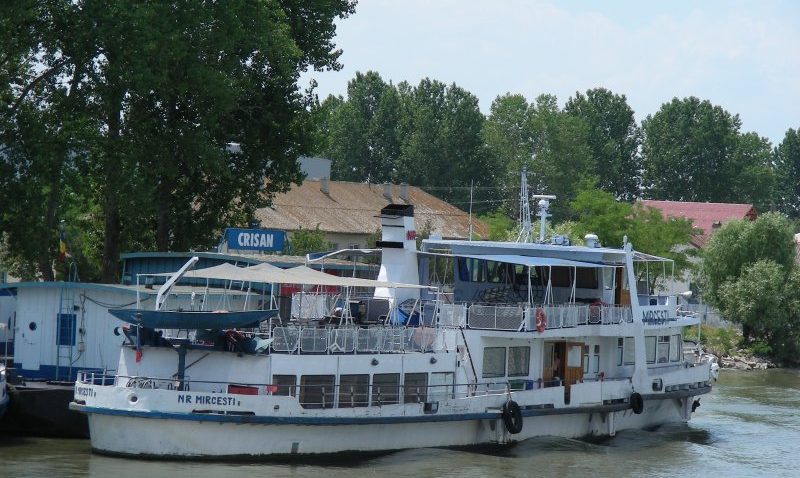 TULCEA: Nava ‘Mirceşti’ a intrat în reparaţii
