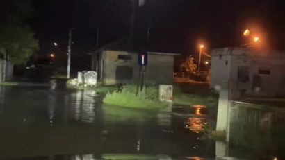 MANGALIA: Locuințe inundate și transport public suspendat, în urma ploilor torențiale