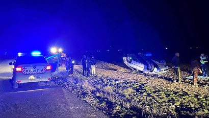 TULCEA: Mașină răsturnată în apropiere de Mihail Kogălniceanu. Un bărbat a fost rănit