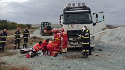 UPDATE | Accident cu o victimă inconștientă, în localitatea Satu Nou. Șoferul a fost declarat decedat