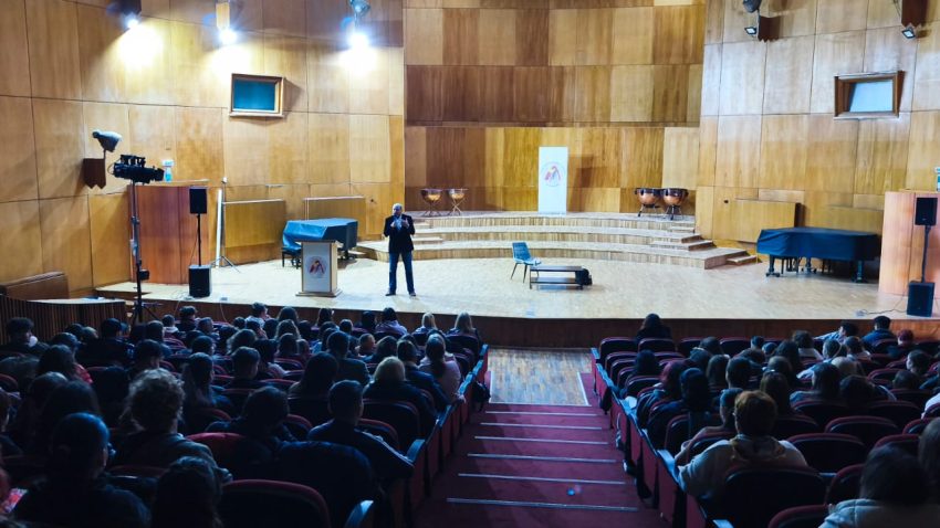 Istoricul Adrian Cioroianu le-a vorbit liceenilor de la Colegiul Național “Regina Maria” din Constanța