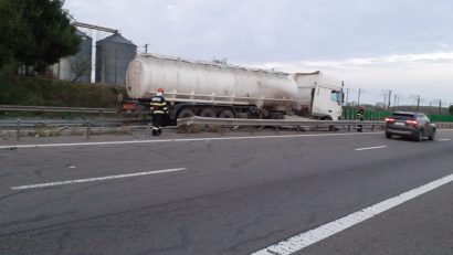 Autostrada A2: O cisternă a intrat în parapet. Accidentul s-a produs pe sensul de mers spre București