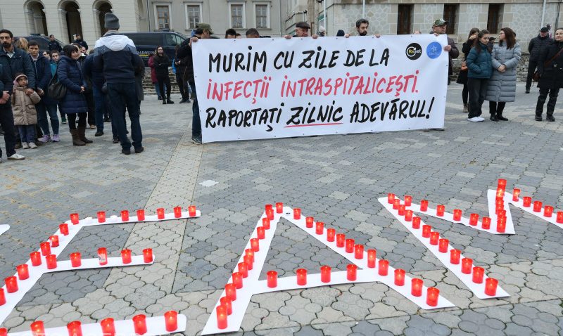 „Neam ucis de nosocomiale”: Protest tăcut în memoria copiilor morți la Spitalul „Sf. Maria” din Iași