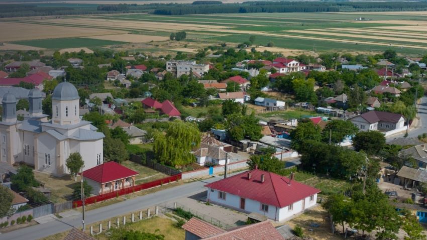 TULCEA: Reorganizarea administrativă a României este obligatorie, susține primarul comunei Ostrov