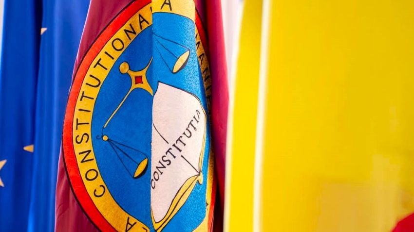 Instanţa Supremă decide dacă atacă la CCR legea privind plata pensiilor private