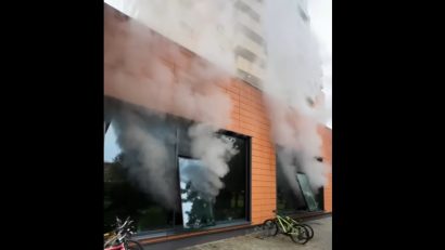 UPDATE / Incendiu pe Calea Plevnei/ 45 de oameni evacuați, iar o persoană cu arsuri, în grija echipajelor medicale