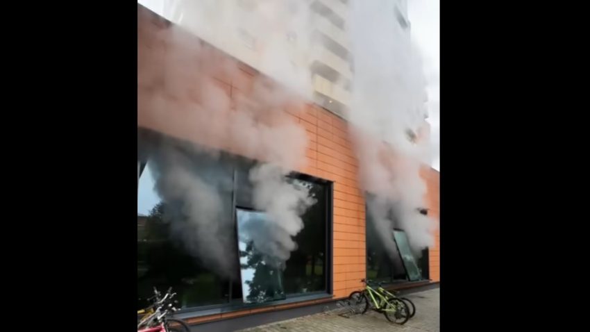 UPDATE / Incendiu pe Calea Plevnei/ 45 de oameni evacuați, iar o persoană cu arsuri, în grija echipajelor medicale