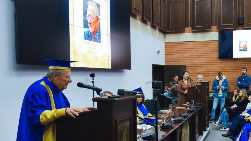 Disidentul anticomunist, istoricul și publicistul polonez Adam Michnik a primit titlul de Doctor Honoris Causa din partea UOC
