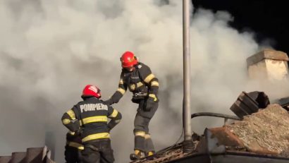 TULCEA: Casă mistuită de un incendiu pornit, cel mai probabil, de la o lumânare aprinsă