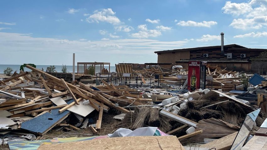 Operatorii de plaje din Mamaia Nord – Năvodari, nemulțumiți de condițiile impuse pentru noile licitații de închiriere