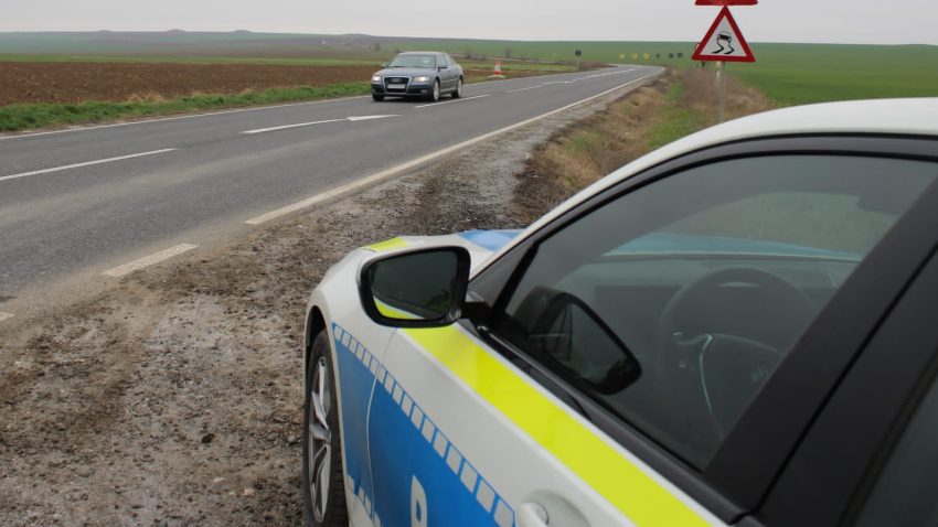 TULCEA: Trei minori bănuiţi că au sustras o maşină dintr-o benzinărie, identificați de polițiști