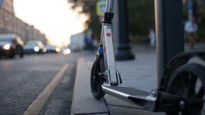 CONSTANȚA: Minor rănit după ce a căzut cu trotineta electrică pe un bulevard din oraș