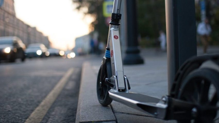 CONSTANȚA: Minor rănit după ce a căzut cu trotineta electrică pe un bulevard din oraș