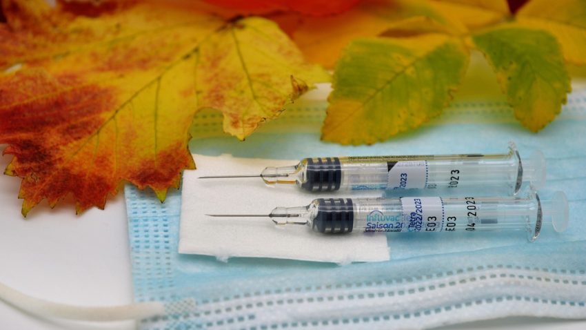 Vaccinarea antigripală, recomandată de medici începând din luna octombrie