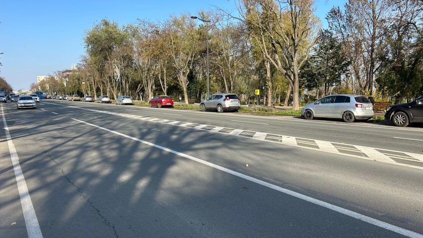 CONSTANȚA: Continuă montarea separatorilor de trafic pe b-dul Alexandru Lăpușneanu