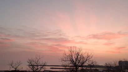 Vremea se menține caldă, în Dobrogea și pe litoral