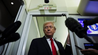 Taxele vamale americane au afectat comerțul global anul acesta; incertitudinile ar putea persista în 2026 (Reuters)