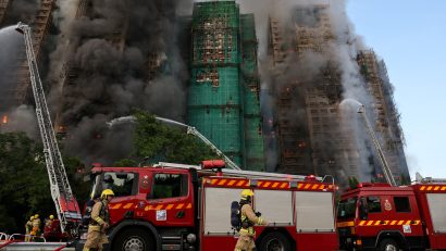 CHINA: Peste 40 de morți și aproape 300 de dispăruți, în urma incendiului la un complex rezidențial din Hong Kong
