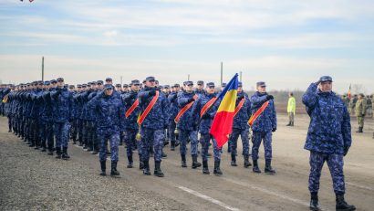 Marinarii militari ai Forţelor Navale sărbătoresc Ziua Naţională a României în şase oraşe din ţară