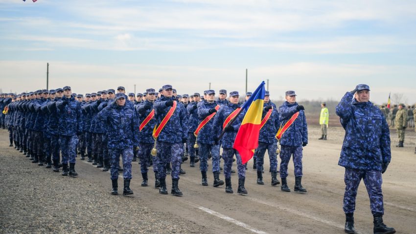 Marinarii militari ai Forţelor Navale sărbătoresc Ziua Naţională a României în şase oraşe din ţară