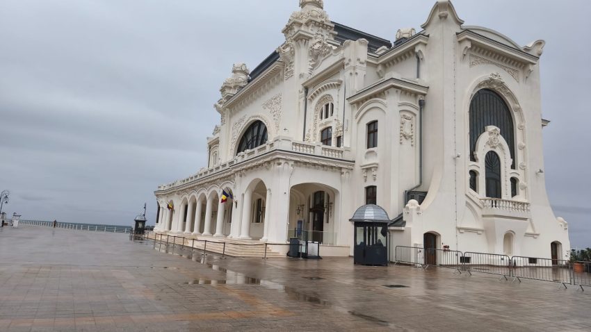 Vânt puternic și precipitații mixte în Dobrogea și pe litoral