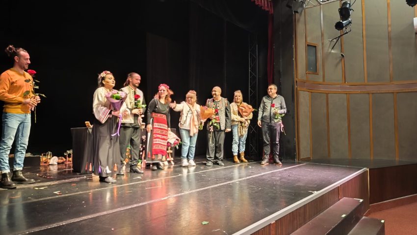 CONSTANȚA: ”Jocuri în ograda bunicilor”, o reîntoarcere la inocența copilăriei prin joc, creativitate și dăruirea actorilor – mânuitori de păpuși