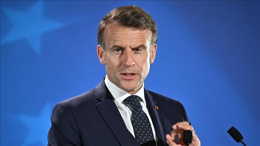 Emmanuel Macron îl va primi pe Volodimir Zelenski, luni, la Paris