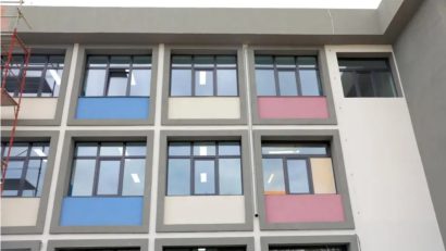 AUDIO | Elevii Școlii Gimnaziale nr. 7 ar trebui să învețe, de astăzi, într-un spațiu complet renovat. Care este situația și ce spun părinții