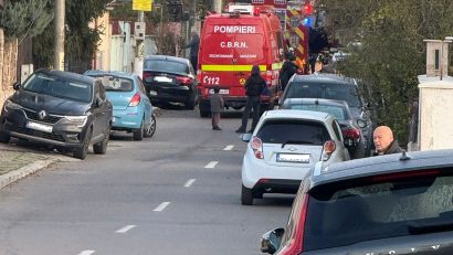 UPDATE / CONSTANȚA: O mașină a intrat într-o țeavă de gaze. La fața locului intervin pompierii