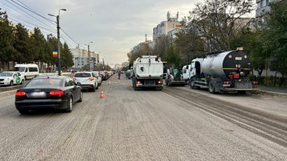 CONSTANȚA: Se asfaltează carosabilul pe strada Dezrobirii. Trafic rutier restricționat parțial