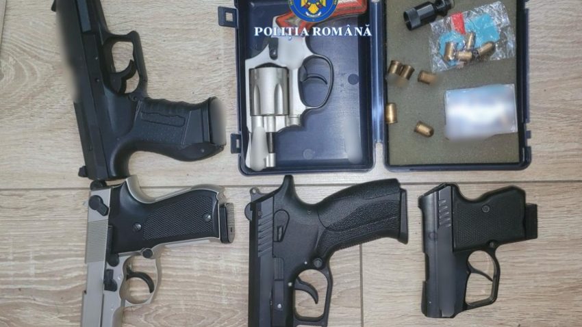 CONSTANȚA: Doi bărbați sunt cercetați pentru armele deținute ilegal