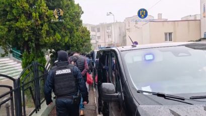 VIDEO | CONSTANȚA: 15 persoane reținute și 12 sub control judiciar, în urma perchezițiilor la membrii unei grupări infracționale