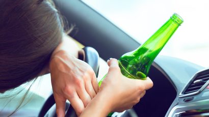 TULCEA: Tânără beată și fără permis, depistată la volan de polițiști în localitatea Niculițel