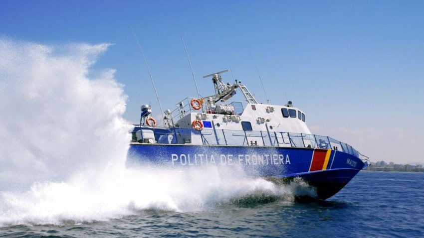 SULINA: Antrenament al polițiștilor de frontieră pe plaja de la Marea Neagră