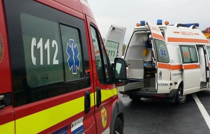 CONSTANȚA: Accident rutier pe b-dul Aurel Vlaicu. Două persoane, lovite de un autoturism
