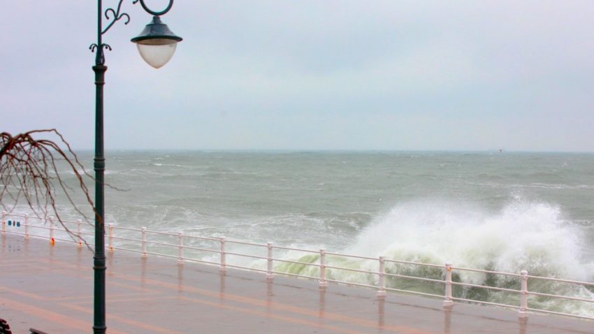 Zona de litoral din Dobrogea, sub COD GALBEN de vânt
