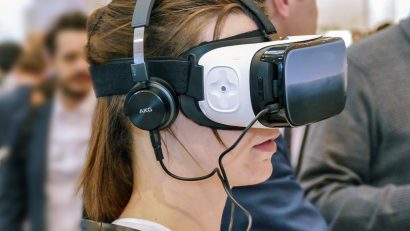 TULCEA: Table interactive, laptopuri și ochelari de realitate virtuală pentru elevii din Deltă