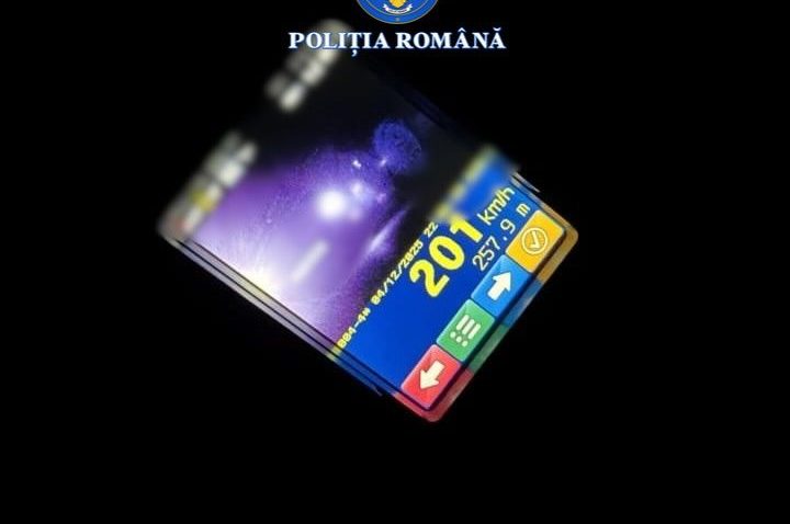 Un șofer posibil drogat, oprit de polițiști pe autostrada A2. Bărbatul conducea cu 201 km/h