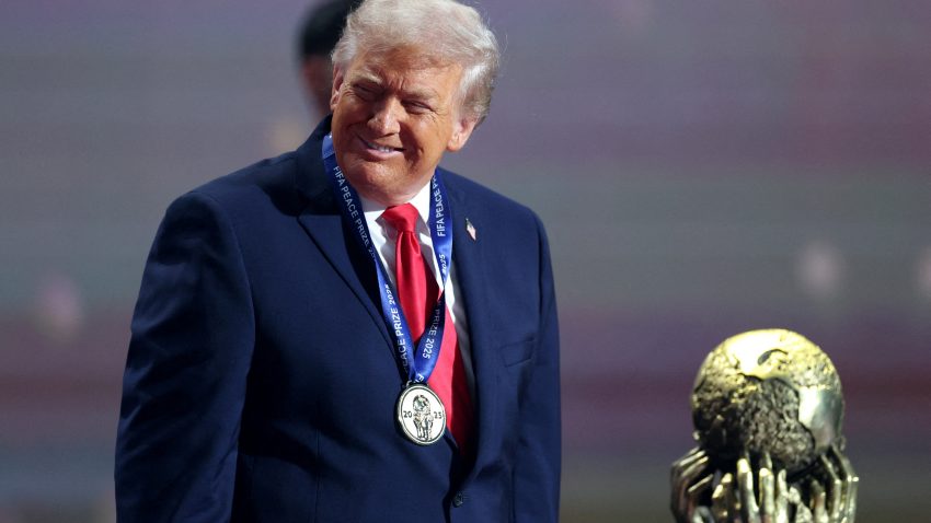 Donald Trump a primit premiul FIFA pentru pace